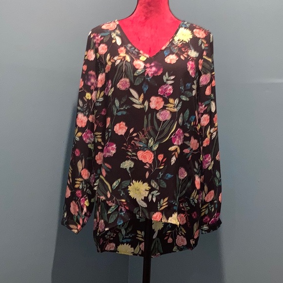 Chelsea & Theodore Tops - Chelsea & Theodore Black Floral Print Top Size Medium